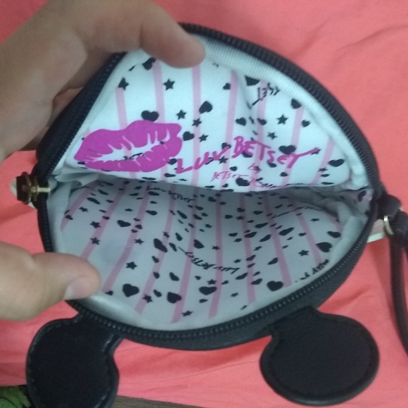 Betsy johnson bee purse 🐝🐝 - Picture 5 of 5